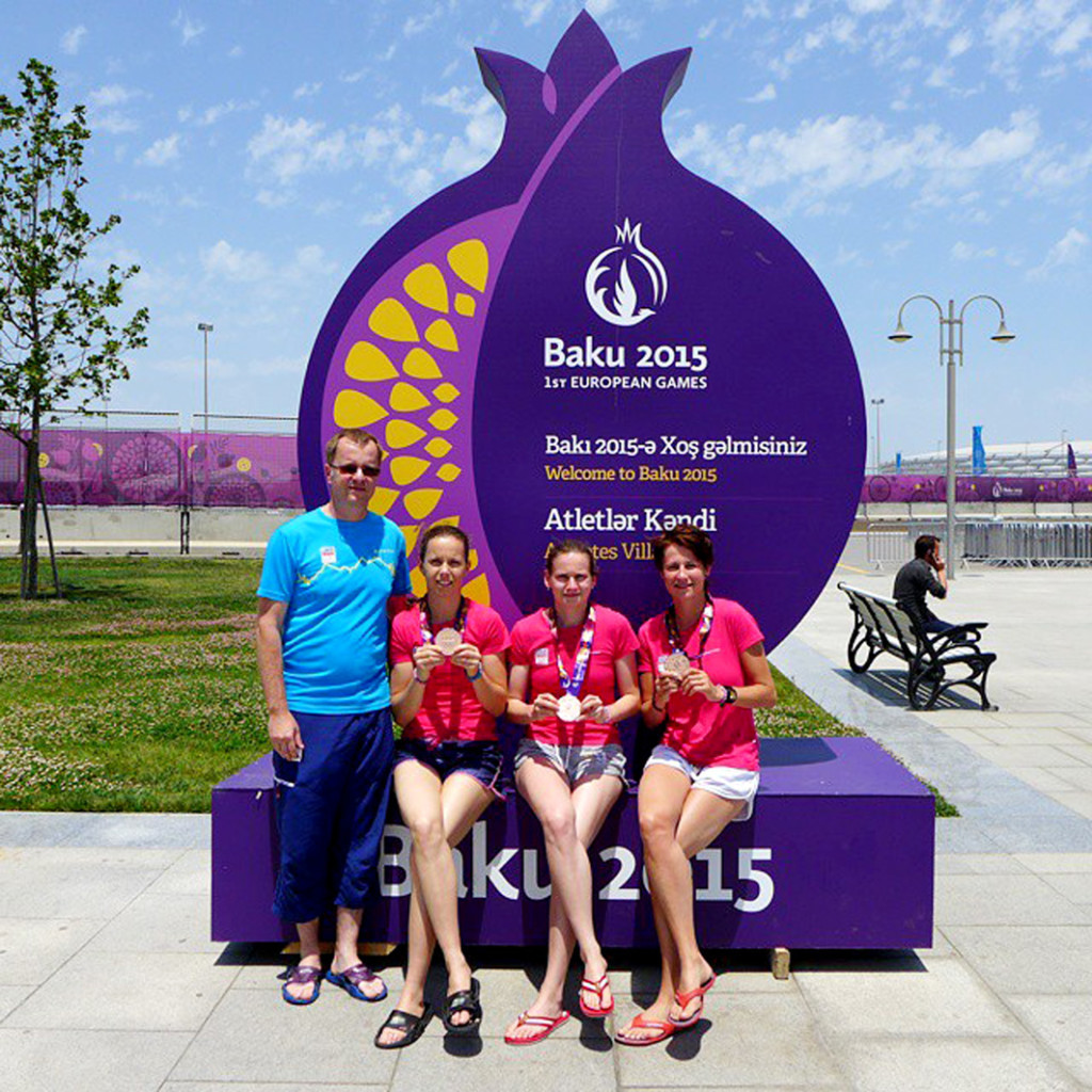 Baku skupinka s medailí 11181962_41